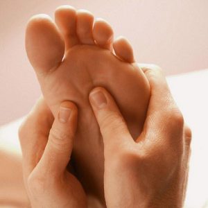 Auto-masaje-Hacer-en-el-masaje-a-pies por estimular y-relax